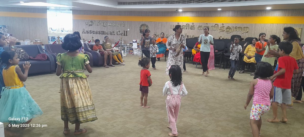 ACLChennai's tweet image. அண்ணா நூற்றாண்டு நூலக குழந்தைகள் பிரிவின் கோடை கொண்டாட்டத்தில் இன்னைக்கு நடன பயிற்சி பட்டறை சூப்பர் ஹிட்! திருமிகு. அந்தோணி ஜானகி அவங்க நடனம் கத்துக்கொடுத்தாங்க. குட்டீஸ் வேற லெவல்ல ஆடிட்டாங்க! 🤩#AnnaCentenaryLibrary #SummerVibes #KidsDance #DanceWorkshop #ChennaiKids