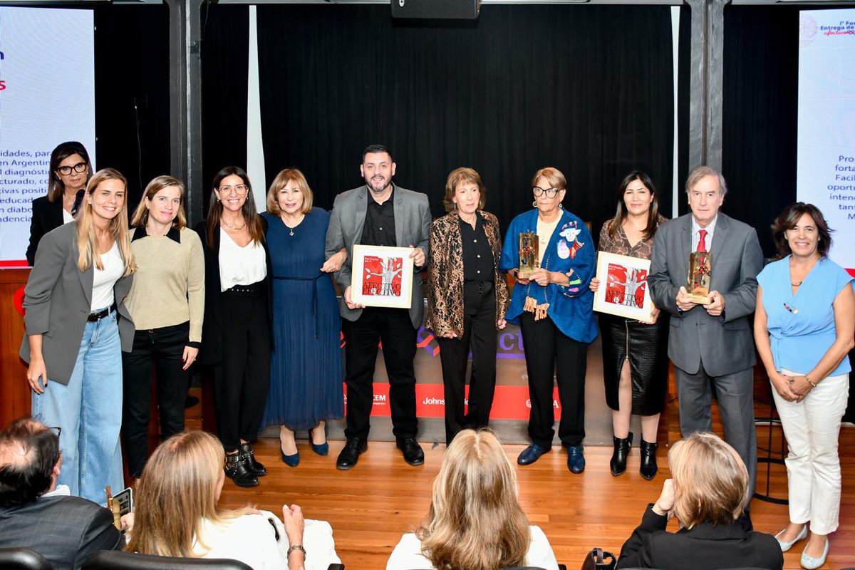 APOSLR's tweet image. #PremiosAfectivoEfectivo El proyecto FARMAPOS fue galardonado en la categoría “Resultados que Transforman” por su impacto humano y empático en la entrega de medicamentos en zonas rurales de La Rioja.
surl.li/awjsdu