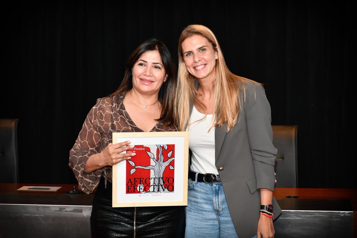 APOSLR's tweet image. #PremiosAfectivoEfectivo El proyecto FARMAPOS fue galardonado en la categoría “Resultados que Transforman” por su impacto humano y empático en la entrega de medicamentos en zonas rurales de La Rioja.
surl.li/awjsdu