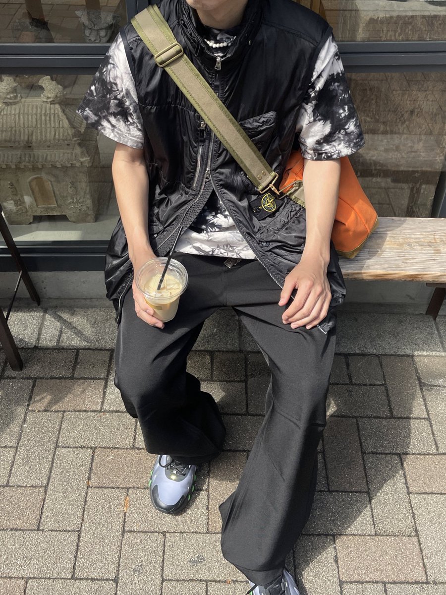 ii_hirowee's tweet photo. 先日、半袖いけるやんって出かけた昼。帰りは寒すぎ羽織がいるとみせかけて電車の中は暑いときた。これだから面白い。 https://t.co/BfU57IcBO5