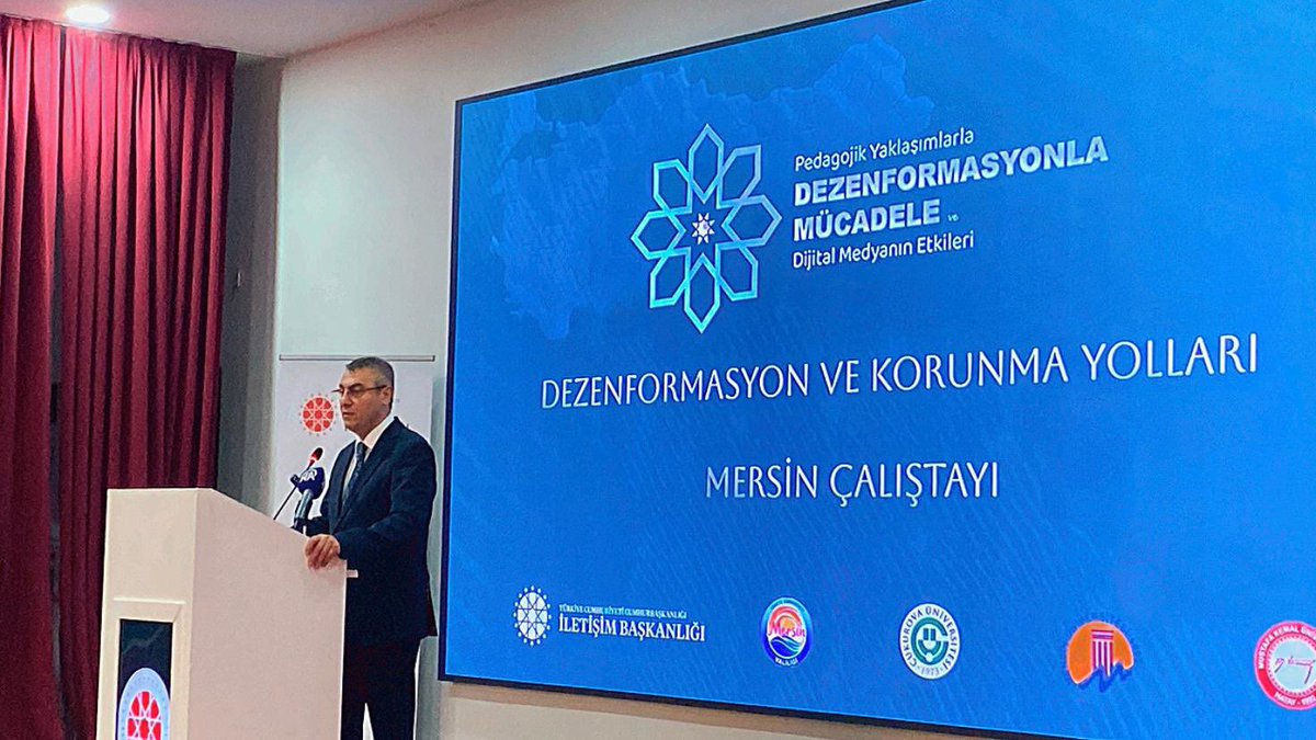 Cumhurbaşkanlığı İletişim Başkanlığı Adana Bölge Müdürlüğü, Mersin Üniversitesi, Çukurova Üniversitesi ve Mustafa Kemal Üniversitesi tarafından düzenlenen “Dezenformasyon ve Korunma Yolları Çalıştayı”Mersin Öğretmen Evi’nde yapıldı.