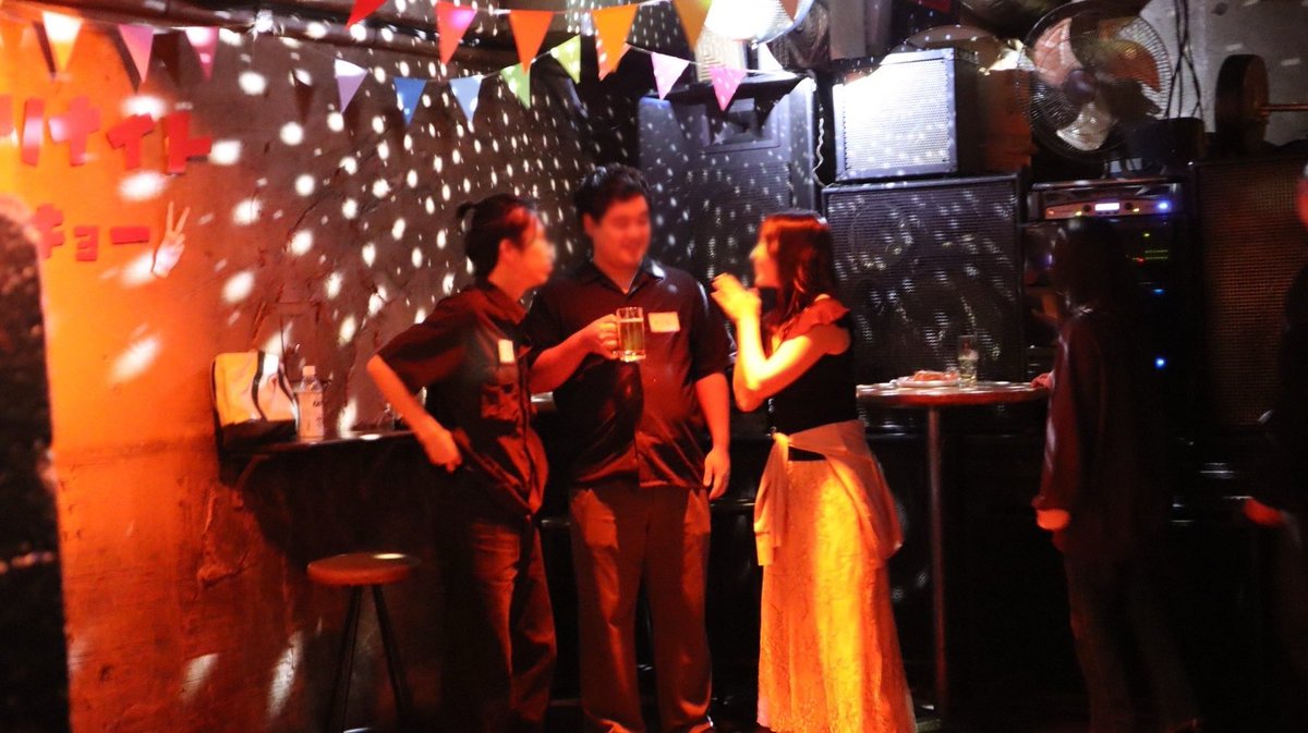 【アンモリ通信⚡️】

アンディモリナイトまであと4日🕺🏽

どんな雰囲気かわからなくてまだ来るの迷ってる方！

アンディモリナイトは、いろんな楽しみ方があります🤩

踊る、歌う、お話しする、飲みながら小ノリ、しっぽり音楽聴く、なんでも大丈夫🫶🏽

自由にお楽しみ下さいッ！

だるじ