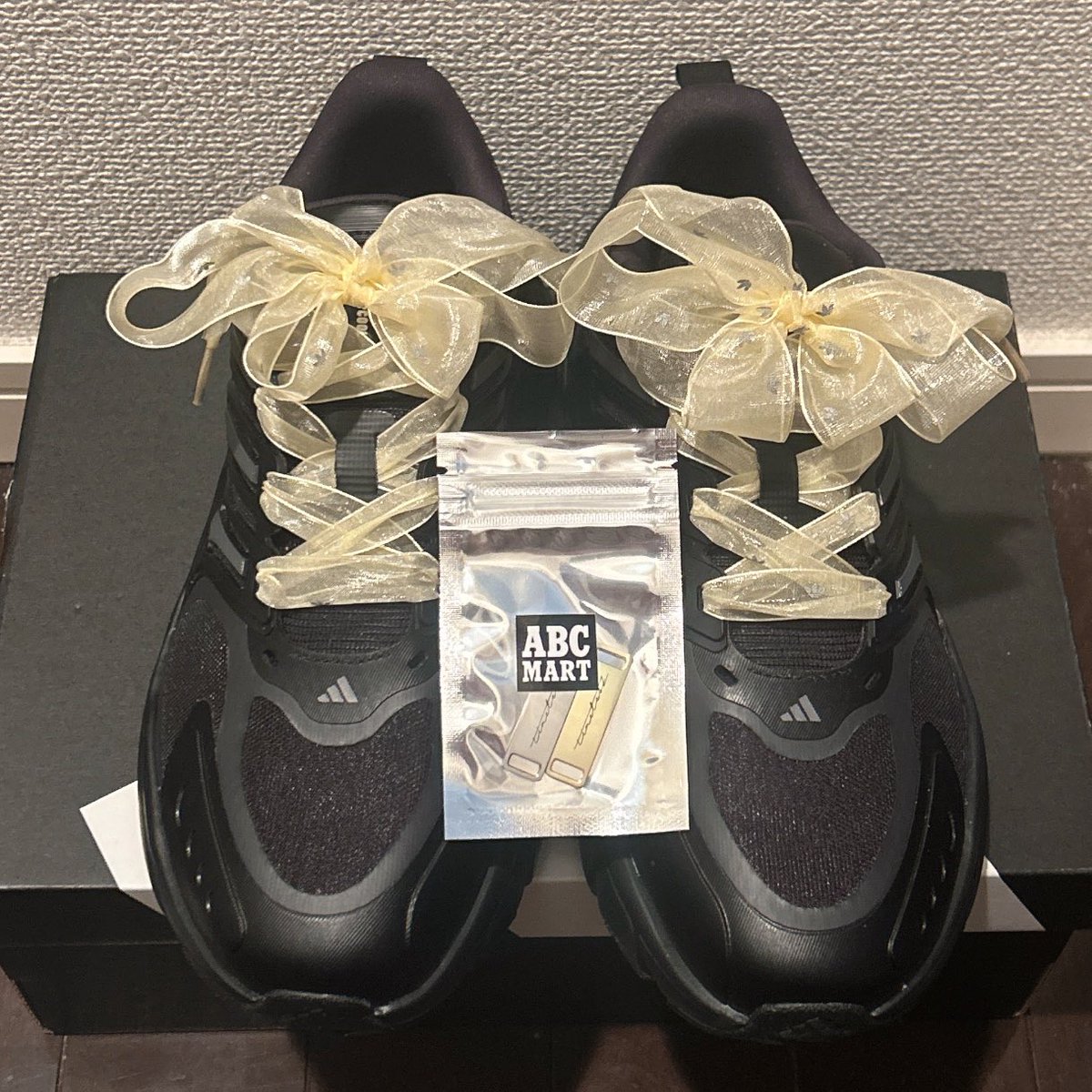 c_c_817's tweet image. くらいまくーるちゃんきました🥺
adidasオリジナルのシフォンリボンに変えた〜❣️靴のテイストに合わないとか気にしない♡ピンクと白もあるからひよこ担は是非♡
( ·❛ ̫❛ ·) (´ɞ̴̶̷ ·̫ ɞ̴̶̷) (¯❛︿❛)
#ABCMART 
#CLIMACOOL