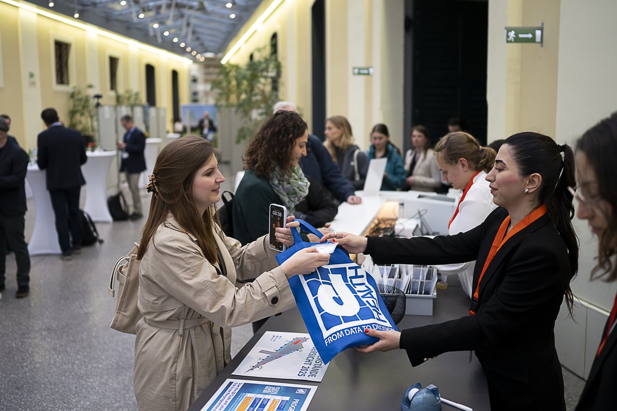 The #dHealth2025 kick-off is here! 🚀
350+ attendees • 22 sessions • 80+ speakers
dHealth.at