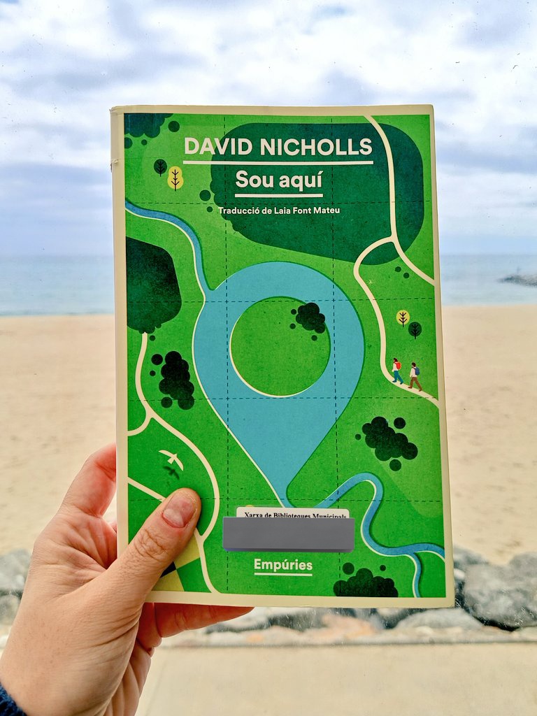 Sota l'aparença de típica comèdia romàntica britànica, aquest llibre amaga també unes boníssimes reflexions sobre estar sol, sentir-se sol i viure sol. Se m'ha clavat endins de mala manera i també m'ha fet somriure en molts moments. M'ha encantat i m'ha fet mal, també ❤️‍🩹