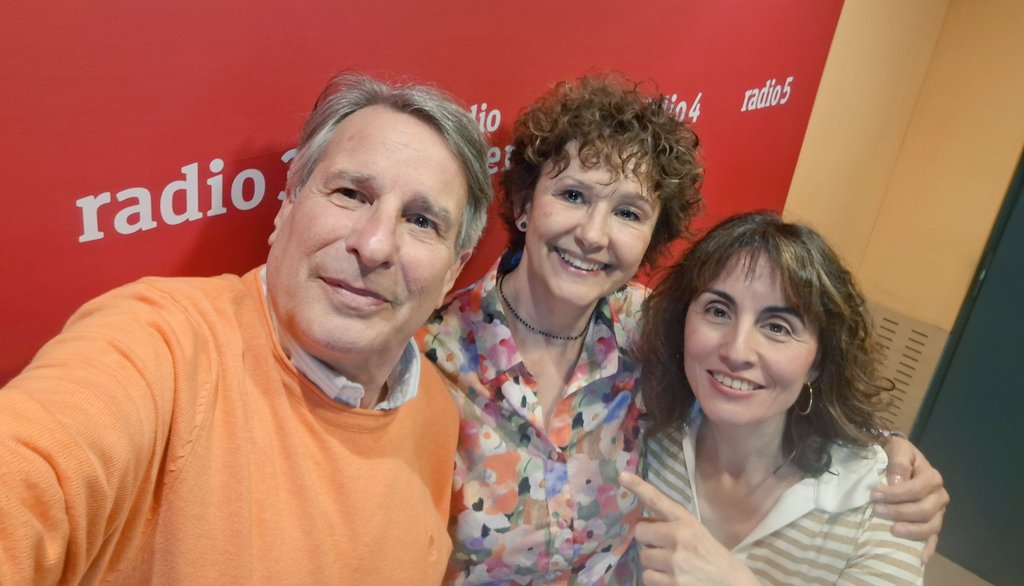 Lletra Lligada (@lletra_lligada) on Twitter photo Hola, famílies!
Aquí ens teniu preparats per obrir a <a href="/radio4_rne/">radio4_rne</a> la #ConsultaAmbElPediatre amb <a href="/PepePediatre/">Pepe Serrano #Vacúnate 🙏</a> i <a href="/GatellAnna/">Anna Gatell</a>
Parlem de salut infantil i juvenil! Hola, famílies!
Aquí ens teniu preparats per obrir a <a href="/radio4_rne/">radio4_rne</a> la #ConsultaAmbElPediatre amb <a href="/PepePediatre/">Pepe Serrano #Vacúnate 🙏</a> i <a href="/GatellAnna/">Anna Gatell</a>
Parlem de salut infantil i juvenil!