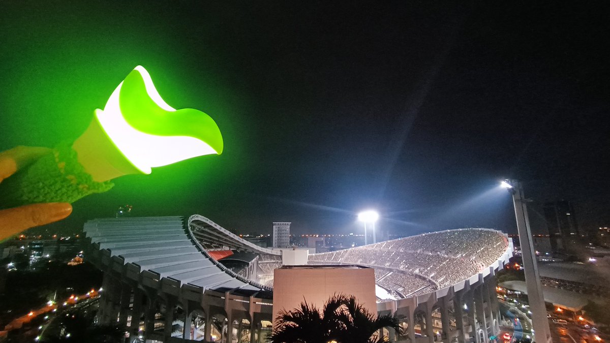 ทำไมต้องดูถูกความพยายามเราขนาดนั้นด้วยนะ ก็คนมันกดบัตรไม่ได้อ่ะ เราก็ดิ้นรนไปหน้าคอน ไปจองดาดฟ้าโรงแรม หาทุกทางที่ทำให้ได้ดูคอนใกล้ที่สุด

ขอโทษที่ความสามารถเรามีแค่นี้ นอยด์นะ แต่เลิกนอยด์ล่ะ ไม่อยากใส่ใจคนที่ไม่เข้าใจเรา