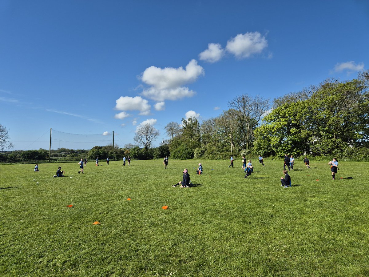 Brilliant morning at St. Leonards 🏉 Pupils from Junior Infants to 6th Class enjoyed a great day of rugby in the sunshine 🌞
#fromthegroundup
#aldiplayrugby
#leinsterdomestic
