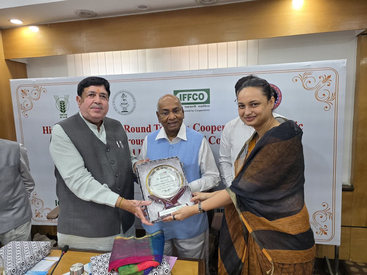 सुश्री कामना झा को नेतृत्व और सामाजिक मुक्ति के लिए लक्ष्मी सहगल ग्लोबल अवार्ड 2025 से सम्मानित किया।

सुश्री कामना झा को अभिनव और समावेशी रणनीतियों के माध्यम से ग्रामीण विकास को नया आकार देने में एक गतिशील शक्ति के रूप में उभरी हैं। रिवर्स माइग्रेशन में उनकी अभूतपूर्व पहल ने