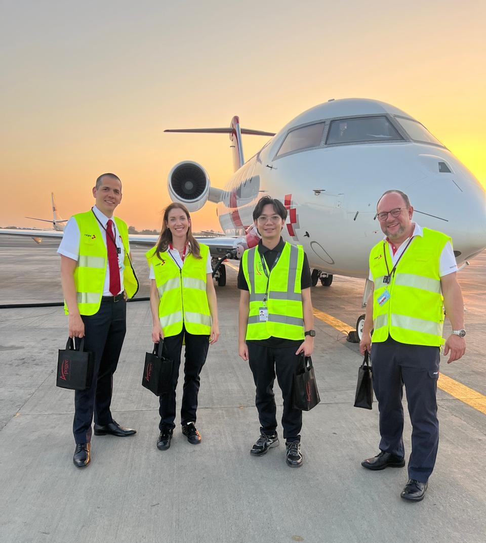 ApogeeOperation's tweet image. The flight may pause, but with APOGEE, we're always on the go. Technical stop? More like a pit stop for the unstoppable!

#aviation #biZav #techstop