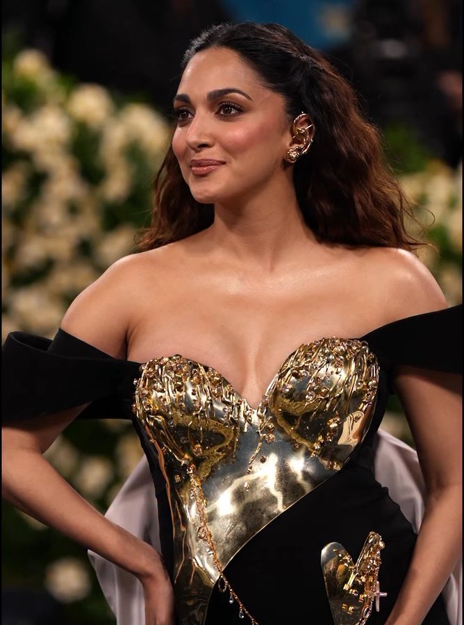 GqQAVTEagAAfYSw?format=jpg&name=900x900