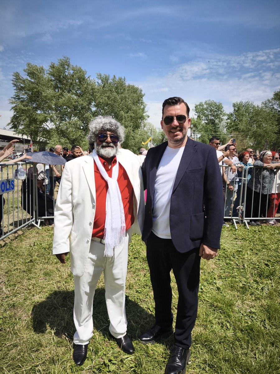 Edirne’nin köklü kültürel miraslarından biri olan geleneksel Kakava Ateşi, Trakya Bölge Temsil Kurulu Başkanımız Egemen Aydın'ın da katılımıyla Sarayiçi'nde yakıldı.

Kakava Şenlikleri kapsamında düzenlenen Kakava Ateşi yakma törenine, Edirne Valisi Yunus Sezer ve Edirne Belediye