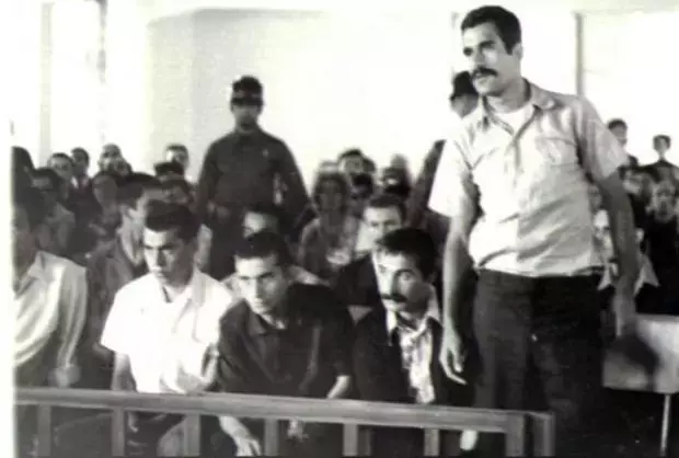 Emperyalizme karşı bağımsızlık, sömürüye karşı eşitlik diyerek darağacına yürüdüler.
Deniz’i, Yusuf’u, Hüseyin’i astılar.
Ama fikirleri hâlâ yaşıyor.
Tam bağımsız Türkiye için mücadele sürüyor!