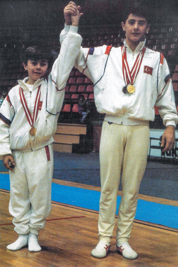 Genç yaşta aramızdan ayrılan Türk Cimnastiği'nin unutulmaz ismi, abim ve takım arkadaşım Murat Canbaş'ı vefatının 31. senesinde saygı ve rahmetle anıyorum.

Büyük şampiyondu. Mekânın cennet olsun Murat abim.