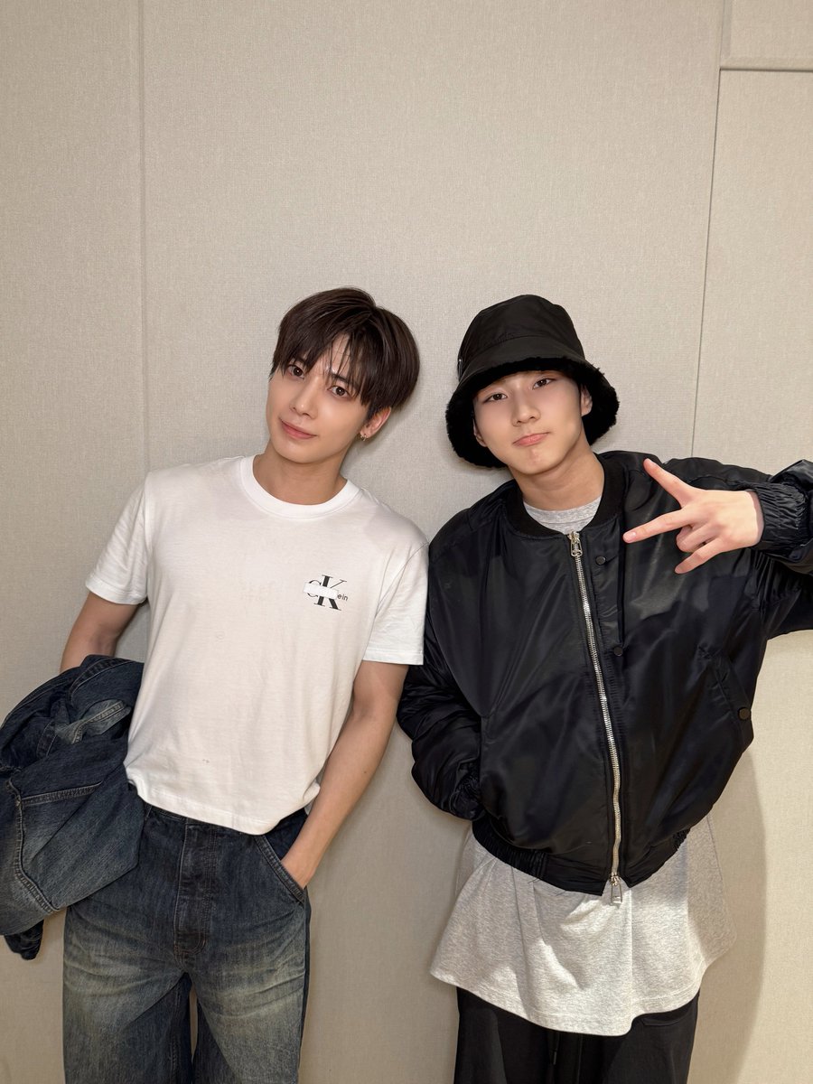 enhypenupdates's tweet photo. [INFO] 250506

Taehyun of TXT posted a picture of him with Jungwon on Weverse!

👤: With little brother #1

@ENHYPEN_members @ENHYPEN #ENHYPEN #엔하이픈 https://t.co/5wFw9yJ6ht