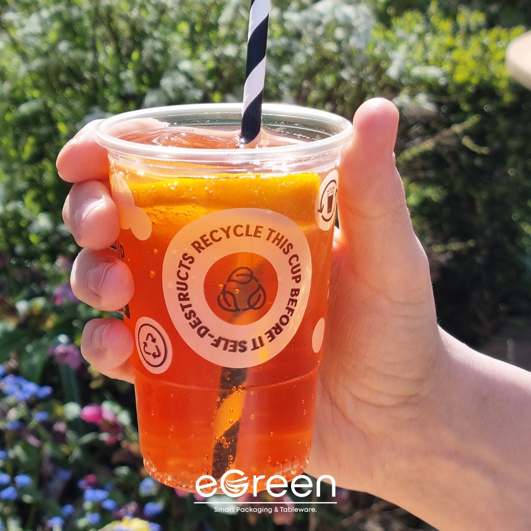 egreen_uk's tweet image. 🥤 It’s #NationalBeverageDay – time to raise a glass to your favourite drink!

Whether it’s a fizzy refreshment, iced coffee, or something a little stronger, why not choose our TWOinONE Flexy-Glass this Summer. 
📧 sales@egreen.co.uk | 📞 020 8646 0456

#twoinone