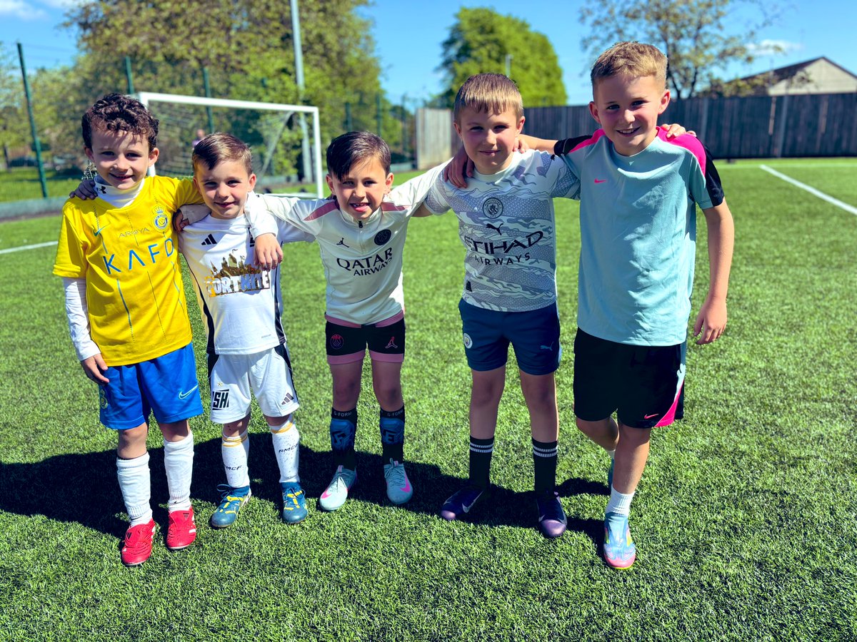 FREE FOOTBALL SESSION! 📢

5pm, Greenfield Football Centre 📍 
2015. 2016. 2017. 
Mixed abilities welcome. Link below to book the session 👇 

…spire-futbol-scotland.classforkids.io/info/66