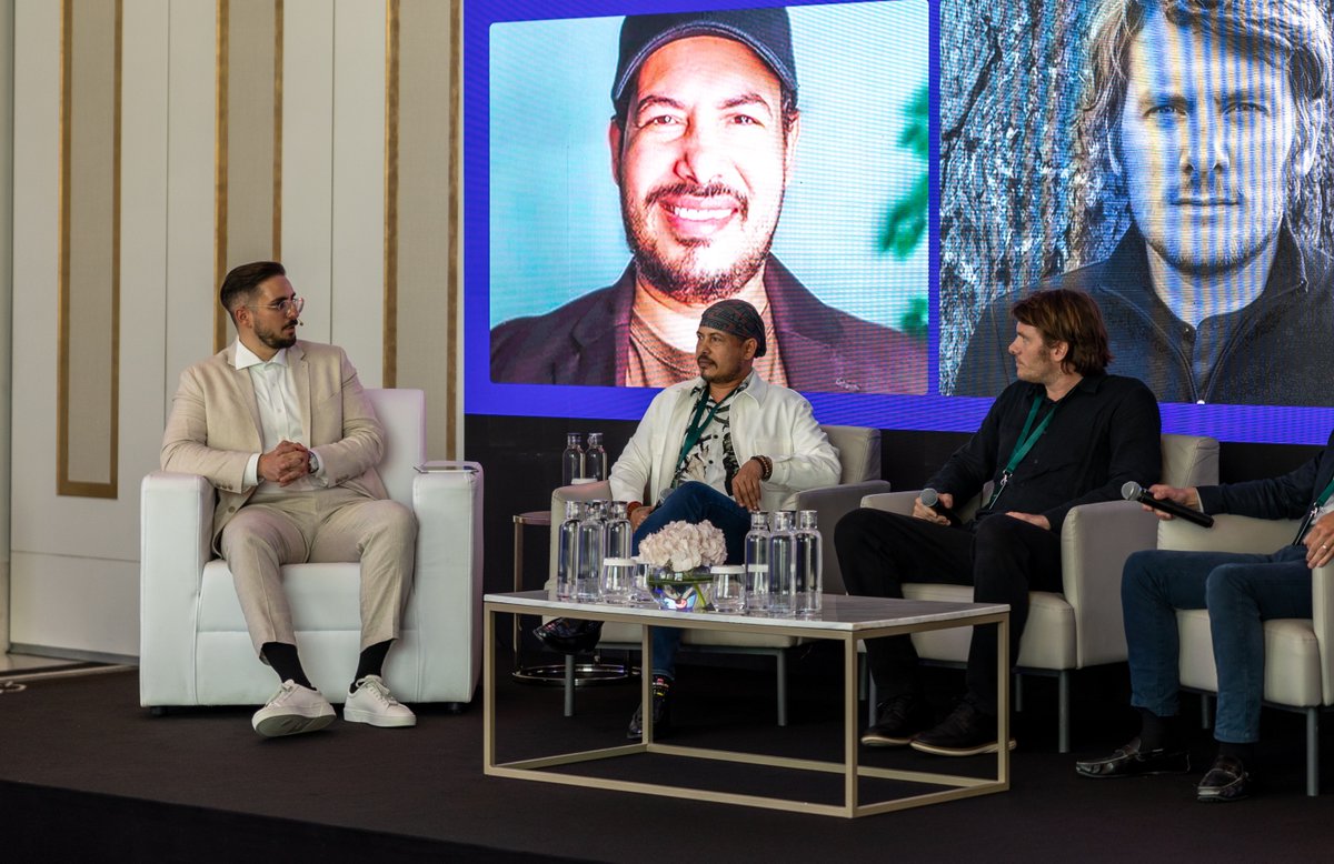 Farmsent_io's tweet image. Fantastic conversation with H.H Sheikh Zayed bin Suroor Al Nahyan in Abu Dhabi. The vision is clear: the UAE 🇦🇪 is becoming a prime pillar of the blockchain world. Looking forward to being part of the machine economy! #MachineEconomy Congrats @MaxThake @dorloechter @TillWendler…