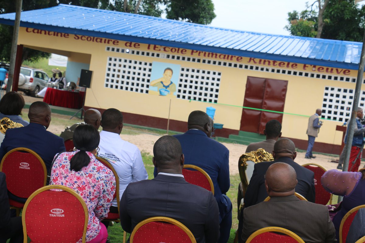 PamCongo's tweet image. @PamCongo Representative took part in the inauguration of the school canteen at Kintélé Fleuve Primary School.
This marks another step forward in the 🇨🇬 Government’s commitment to sustainable school feeding, ensuring that every child can learn in good conditions.🍽️
#SchoolFeeding