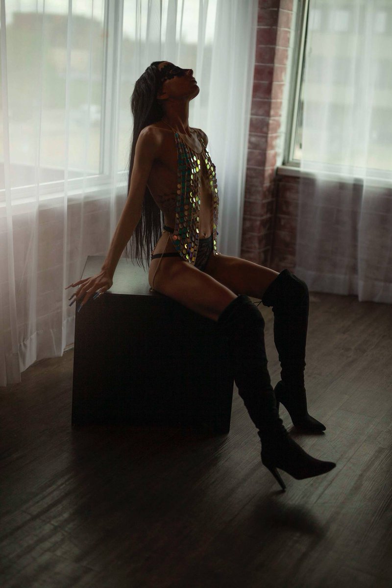 paramourent2008's tweet photo. Rose red deer new pictures 4034588054 @cafreviews_com https://t.co/z409mUZ8ok