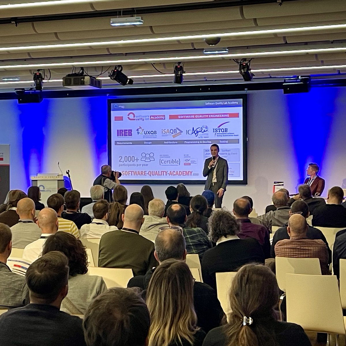 Wir sehen uns auf den International Software Quality Days 2025 in München! 🚀 Max Oestreich &amp; Robin Zugehör sind vor Ort. Gemeinsam mit der Community diskutieren wir Trends, Skills &amp; Maßnahmen rund um Softwarequalität. 💬

#swqd #swqd2025 #softwarequality