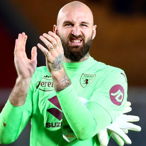 DeadlineDayLive's tweet photo. 🚨 𝗕𝗥𝗘𝗔𝗞𝗜𝗡𝗚: Vanja Milinković-Savić is on Manchester United's list of goalkeeper targets and initial contact has been made between the parties.

(Source: @MatteMoretto) https://t.co/qM6FPHqf9g
