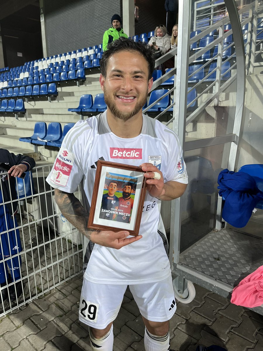 Zawodnikiem meczu Kotwica Kołobrzeg - Chrobry Głogów naszym zdaniem został Joshua Perez i z ramienia Kącika Piłkarskiego <a href="/MMAfistsPL/">MMAfists.pl</a> odebrał nagrodę💪🏼