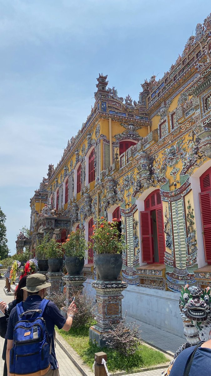 GWはベトナムへ🇻🇳
ダナン、ホイアン、フエ各々魅力が異なり大変良かった

ダナン:ベトナム中部に位置する。東南アジア屈指のリゾート地。
ホイアン:ダナンからGrabで40min-1h程。夜にランタンと共にボートで川を下るのがとてもロマンティック
フエ:街中が世界遺産。旧首都。