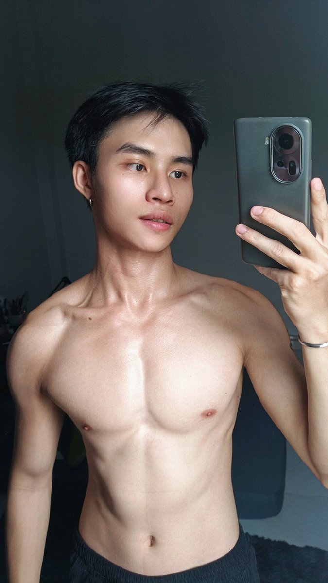 Trời trưa nóng nực qué 🥵
Ig : ksun2k2