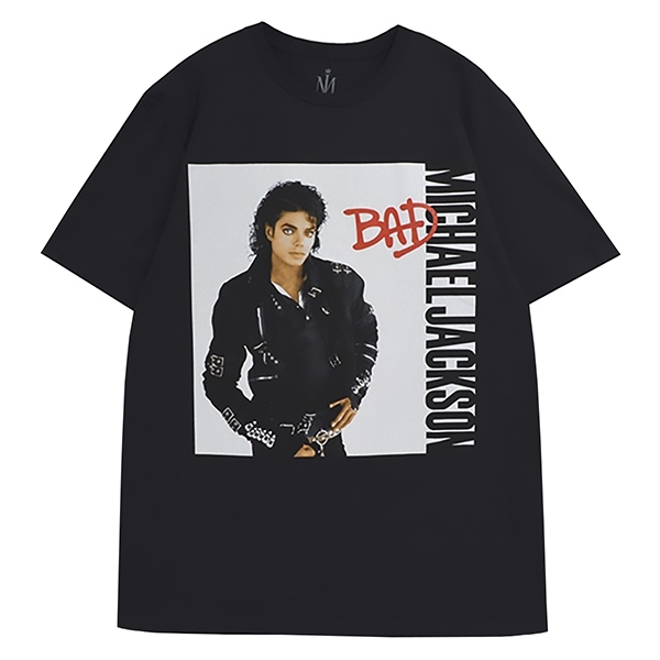 TRADMODETYO's tweet photo. 本日の注目アイテムはこちら💁
マイケル・ジャクソンが1987年にリリースした7th LPにして大名盤「Bad」のジャケがデザインのオフィシャルマーチャンダイズ!
アートワークはフォトグラファーのサム・エマーソン撮影による写真を用いたもの。
https://t.co/gXDJbB6q6t
#KingOfPop #SamEmerson https://t.co/5sOXSHF9il
