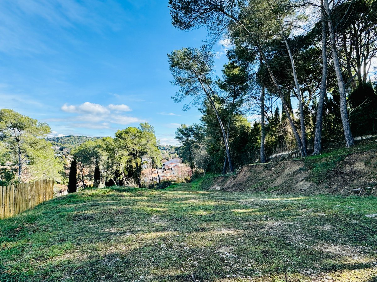 📢 Suite à de nombreuses demandes, des travaux vont démarrer au parc canin des Restanques à #Mougins : installation de modules d'agilité et d'une fontaine pour chiens 🐕

⚠️ Pour permettre leur réalisation, le site sera temporairement fermé à compter du 12 mai pour une durée
