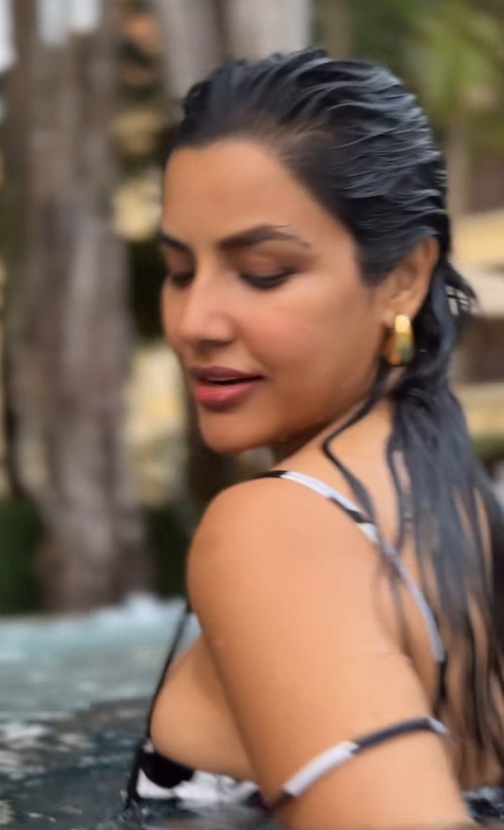 GqQGAdybAAAHa4g?format=jpg&name=medium