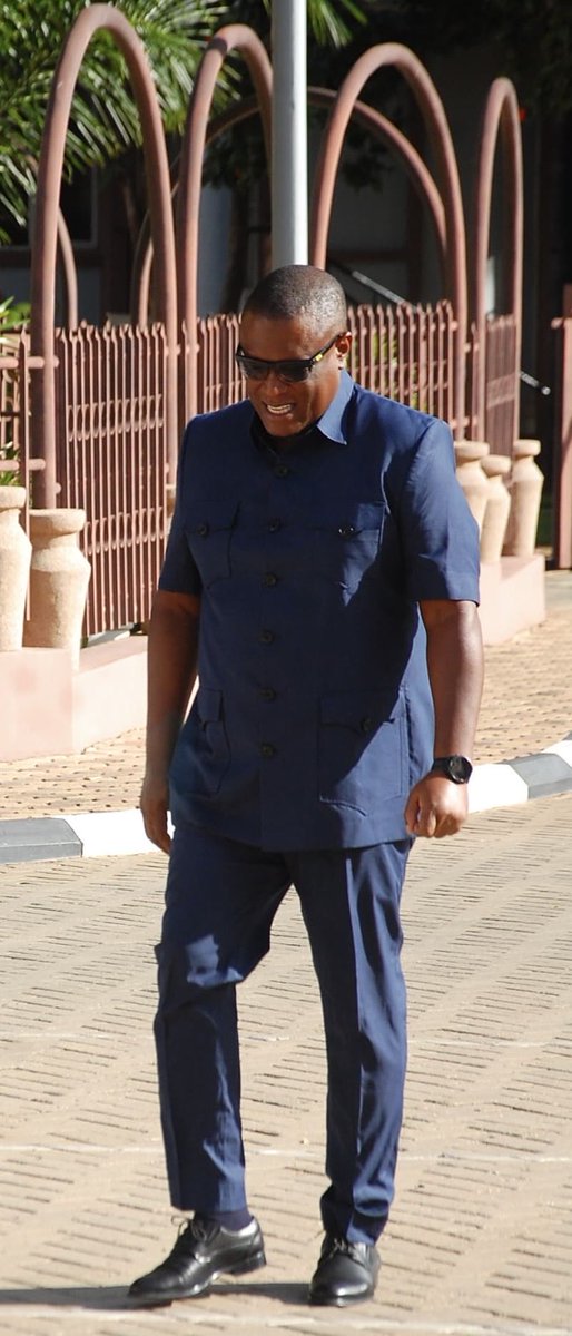 Mkumbushe Mwanao kuwa anayemuona anacho kuna siku alikua hana kama yeye msihi aendelee kutafuta...