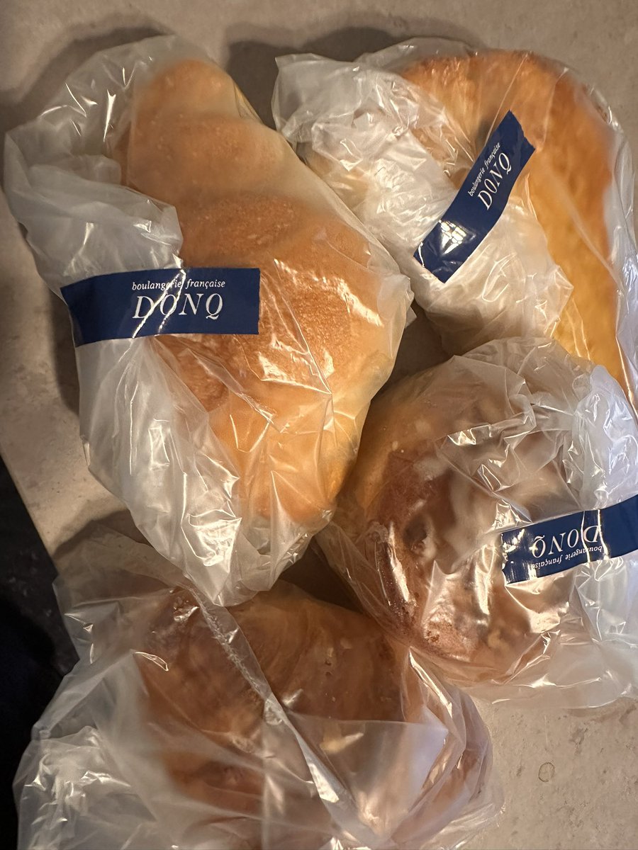 GWも今日で終わり😞
たくさん来店ありがとうございました😭

嬉しい差し入れもありがとうございます🙇
塩パン❤️

明日から通常営業ですがよろしくお願いします。
今日は少し早めですがこれでcloseします☺️