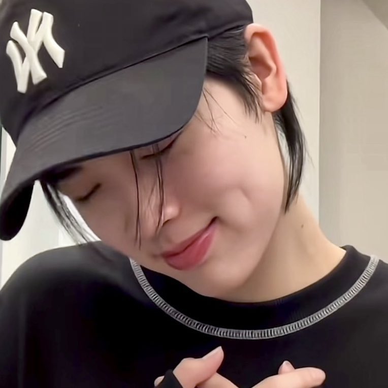 สวยขนาดนี้ถ้ามีคนมารุมจีบจะทำไง สงสัยแม่ต้องไว้หนวดแล้วมั้ง