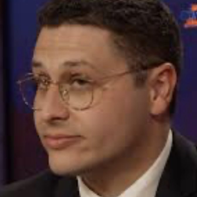 cedric__roux's tweet image. Ok leur connivence s’explique.
Alain Chabat est le daron de @Loris_Giuliano