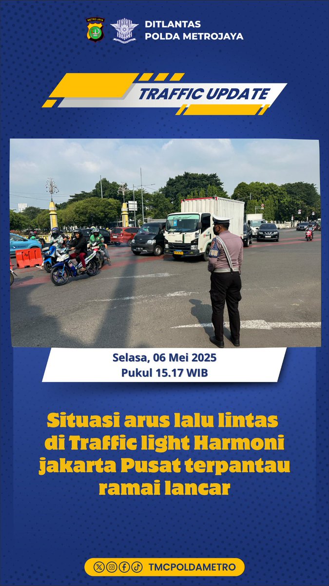 Situasi arus lalu lintas
di Traffic light Harmoni jakarta Pusat terpantau ramai lancar.