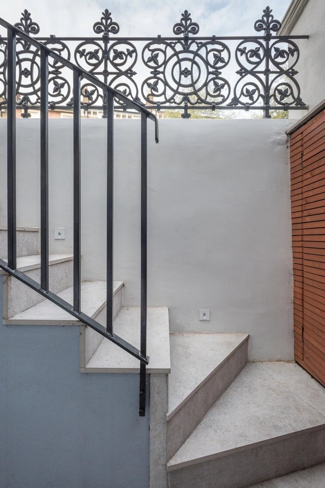 We love to help customers to restore their home’s cast and wrought iron railings and we had the opportunity to do just that on a flat in London. Read this case study: zurl.co/AsBTN 

Photography: Peter Savage

#CastIron #LondonProperty #PeriodProperty #Refurb #Railings