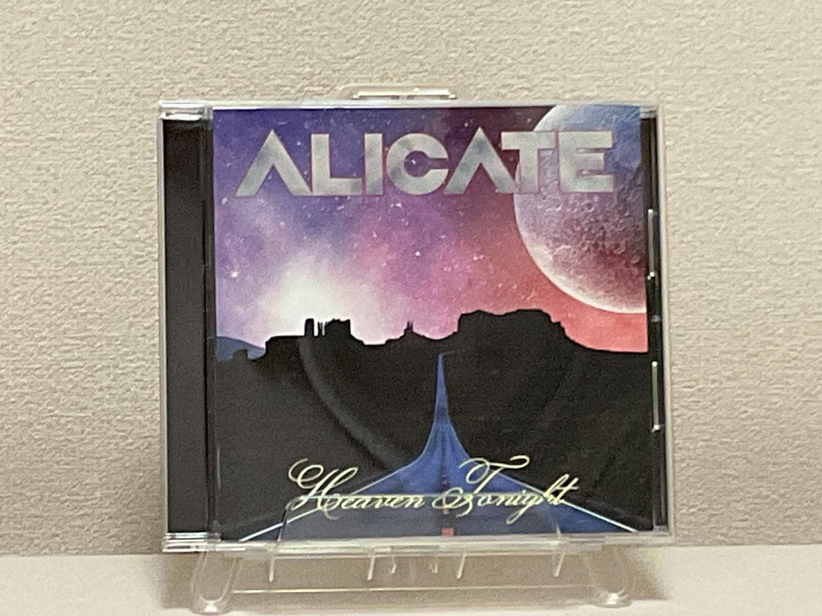 StarairTaku's tweet photo. 【Now Playing】
Alicate / Heaven tonight
Alicateの昨年リリースされた日本デビュー・アルバム🎸
80年代のメロディック・ロックを感じるメロディアスでフックの効いた楽曲に、絶品のコーラスワークとギター・オリエンテッドのアルバムです😊
#NowPlaying #Alicate https://t.co/4aLHVykWUr