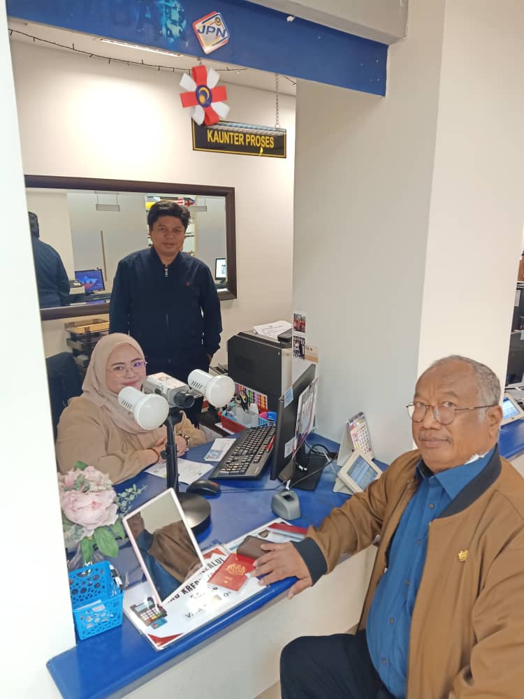 KPISM's tweet photo. Setiausaha Agung CUEPACS, Saudara Abdul Rahman Bin Haji Mohd Nordin hadir pada hari ini ke Kompleks KDN WPKL. 

Beliau hadir untuk membuat PAM baru dan juga kad pengenalan baru. Disamping itu beliau sempat membuat tinjau perkhidmatan yang ditawarkan oleh JIM dan JPN. https://t.co/BXd4TVS7zK
