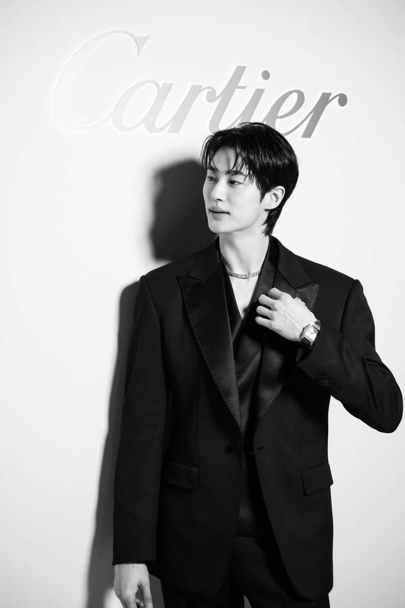 Woosebk's tweet image. Present you, 21st century grand prince’s wife.