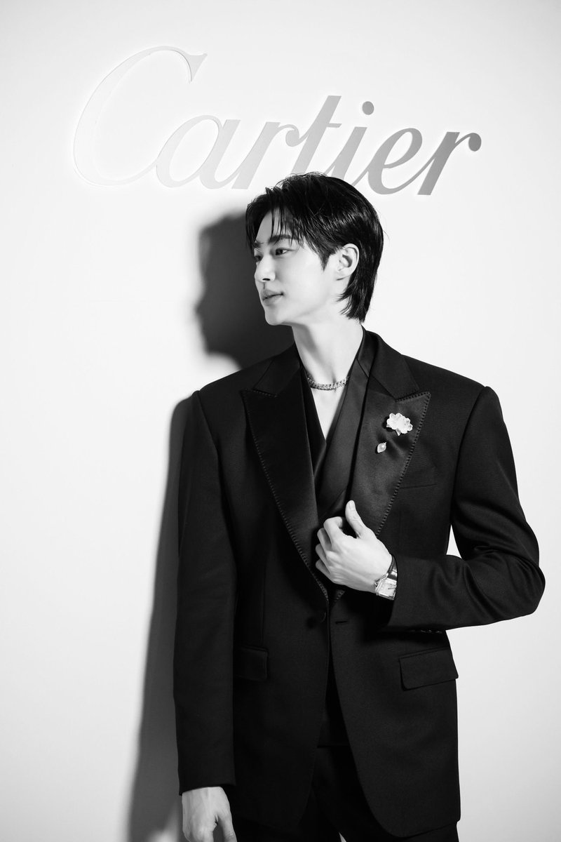 Woosebk's tweet image. Present you, 21st century grand prince’s wife.