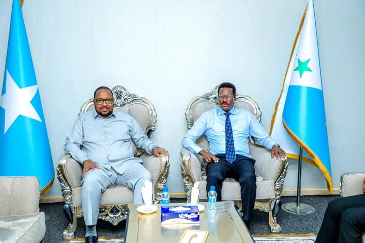 Sharmaake_66's tweet photo. #DEGDEG:- Madaxweynayaasha Galmudug iyo Madaxweynaha SSC Khaatumo ayaa hadda Xamar ku kulmay. 

Laba masuul ayaa ka wada hadlay xiriirka labada maamul iyo wanaajintiisa. https://t.co/RADff5f78D