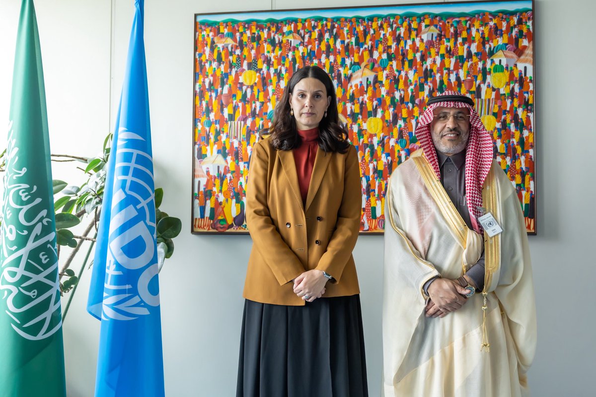 زرت اليوم مقر منظمة الأمم المتحدة للتنمية الصناعية UNIDO، في العاصمة النمساوية فيينا، وبحثت مع مسؤوليها تعزيز الشراكة الاستراتيجية بين المملكة والمنظمة، وشاركت في ورشة عمل حول تمكين الابتكار والتحوّل الرقمي، وحلول التصنيع الذكية، لتعزيز التنمية الصناعية المستدامة.
<a href="/mimgov/">وزارة الصناعة والثروة المعدنية</a>