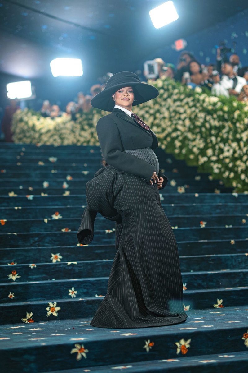 The Billionaire #RiRi is pregnant again kudos to #AssapRocky