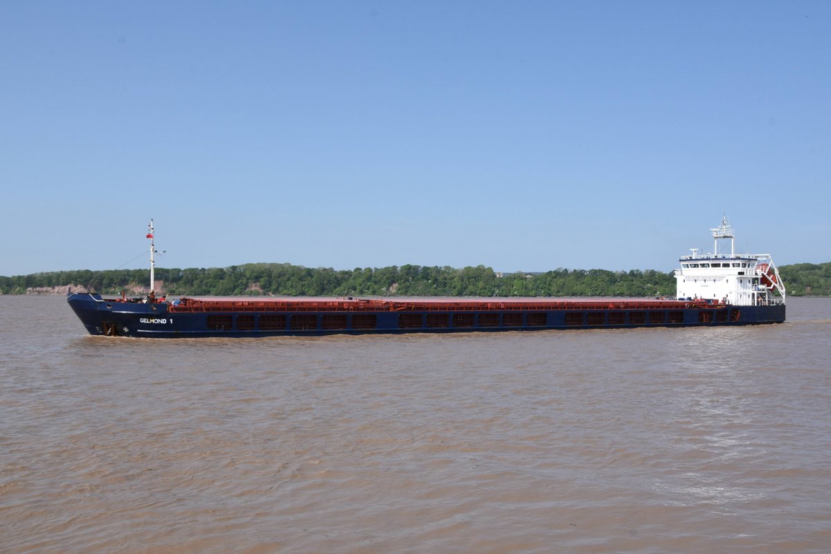 sharpnessmike's tweet image. 115 metre long x 15.6 metre wide ship GELMOND 1 arriving at Sharpness on the 2nd May with a cargo of 5200 tons of grain from Romania.