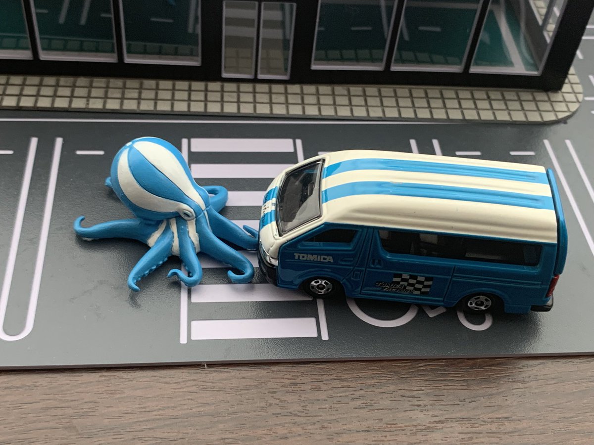 LL7VN3CJ2w's tweet image. タコって擬態するって聞くけど、本当なんだなぁ🐙

#たこ
#トミカ