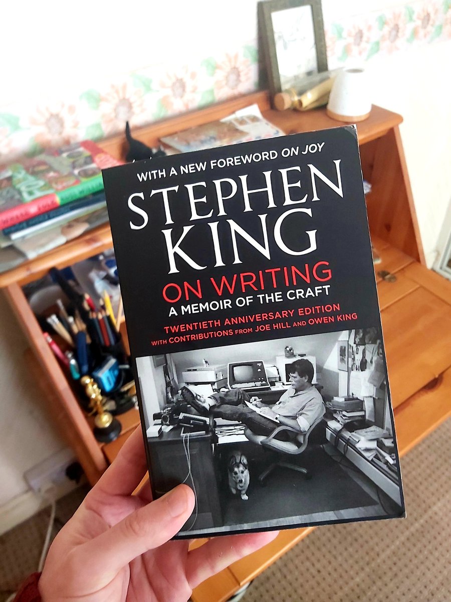 My latest read.. Stephen King's "On Writing". Budding writers would enjoy this one. Let's see if it helps me focus on my next projects 🤓 #bookrecommendation #stephenking #onwriting #writingdesks #writingcraft
