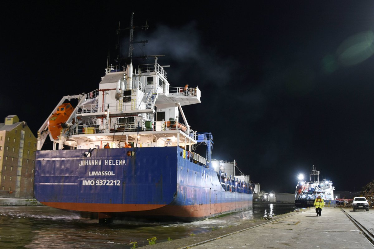sharpnessmike's tweet image. Another 115 metre long ship arriving at Sharpness, this one JOHANNA HELENA slightly wider at 16 metres, she is seen arriving in the very early hours of May 5th from Newport to load scrap.