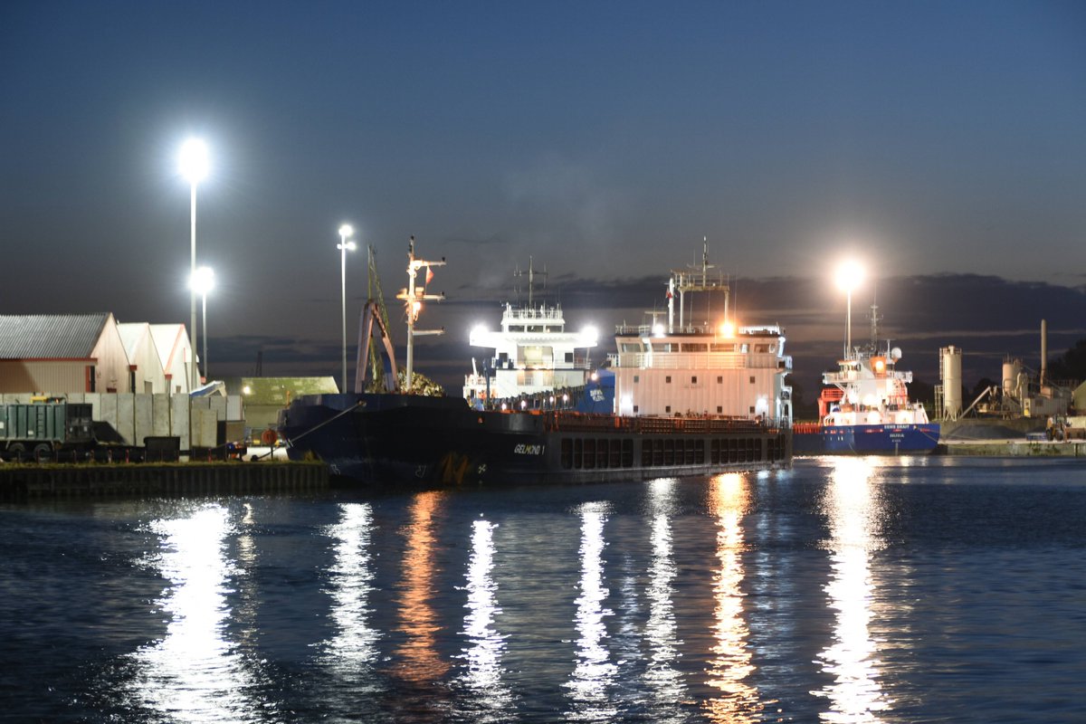 sharpnessmike's tweet image. Another 115 metre long ship arriving at Sharpness, this one JOHANNA HELENA slightly wider at 16 metres, she is seen arriving in the very early hours of May 5th from Newport to load scrap.